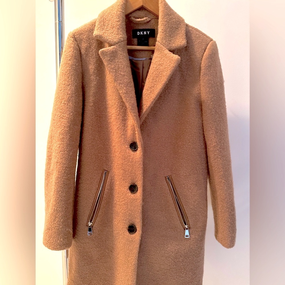 DKNY Jacket. Size XS but feels S
New Never worn.